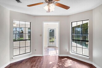 10033 Via Grande in Navarre, FL - Building Photo - Building Photo