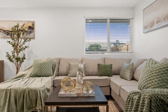 1676 Raynell Way in El Cajon, CA - Building Photo - Building Photo