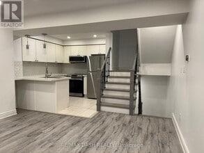 16 Thornharrold St in Ajax, ON - Building Photo - Building Photo