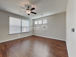 8012 Turnberry Ln in Austin, TX - Building Photo - Building Photo