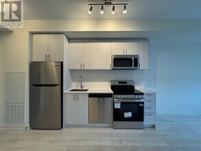 8020 Derry Rd in Milton, ON - Building Photo - Building Photo