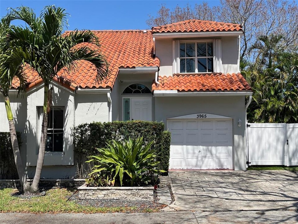 3965 Hyde Park Cir in Hollywood, FL - Building Photo