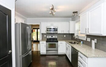 1001 Lunsford Pl in Charlotte, NC - Building Photo - Building Photo