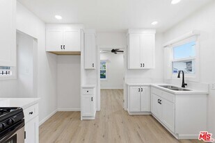 580 W 15th St in Los Angeles, CA - Building Photo