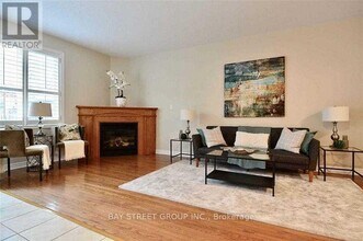 5329 Applegarth Dr in Burlington, ON - Building Photo - Building Photo