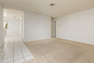 10807 W Northern Ave in Glendale, AZ - Building Photo - Building Photo