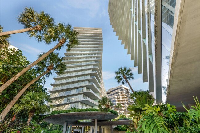 2669 S Bayshore Dr in Miami, FL - Building Photo - Building Photo