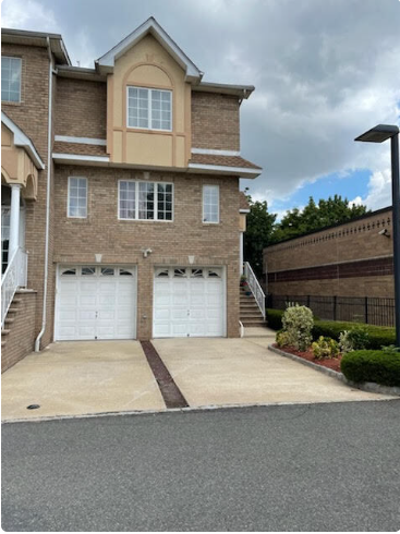 12 Liberty Ct in Secaucus, NJ - Foto de edificio - Building Photo