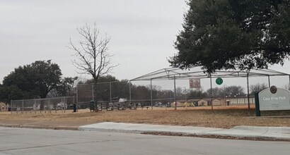 2208 Farola Dr in Dallas, TX - Building Photo - Building Photo