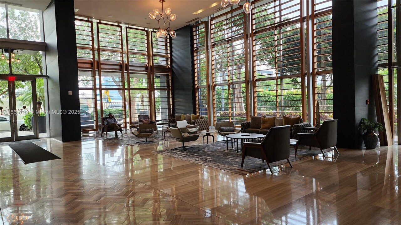 3470 E Coast Ave, Unit H1106 in Miami, FL - Foto de edificio