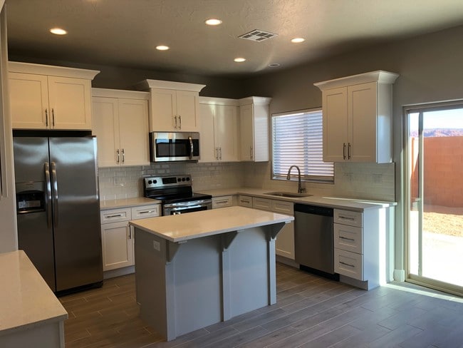 655 S Malorie Wy in Ivins, UT - Building Photo - Building Photo