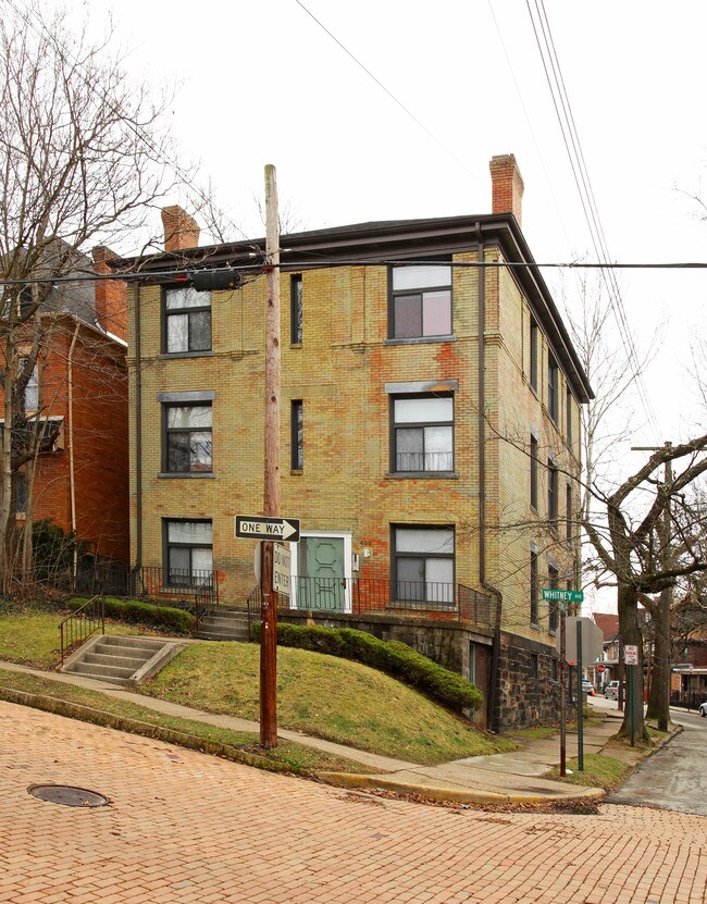400 Whitney Ave in Pittsburgh, PA - Foto de edificio - Building Photo