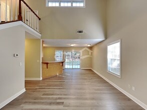 1815 Bernice Dr in Cumming, GA - Foto de edificio - Building Photo