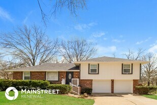 13327 Palmer Ct in Grandview, MO - Building Photo