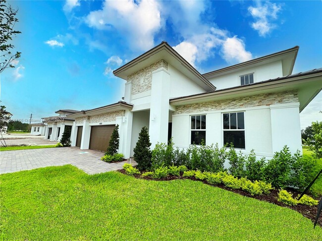 4439 SW 123rd Ave in Cooper City, FL - Foto de edificio - Building Photo