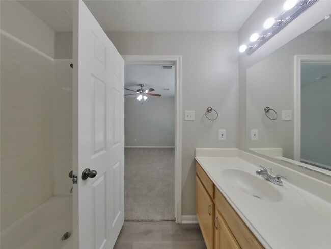 11423 Carla St