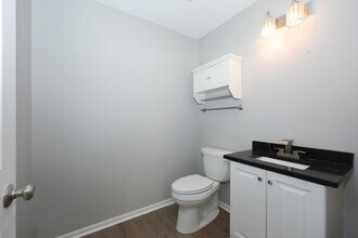 2305 Hudson Cir in Aurora, IL - Building Photo - Building Photo