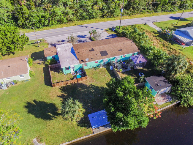 7 Unit Complex- 7228 & 7300 New York Ave in Hudson, FL - Building Photo - Other