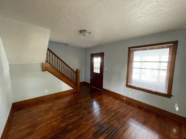 1008 Elwell Ct in Akron, OH - Building Photo - Building Photo