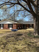 8901 Panther Dr in Waco, TX - Building Photo