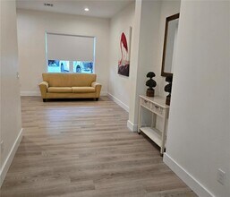 106 Lake Dr in Oviedo, FL - Building Photo - Building Photo