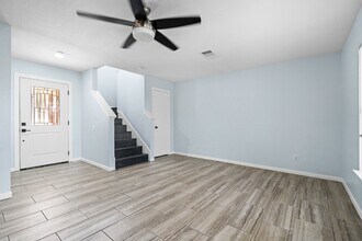 16074 Walnut Creek Dr in San Antonio, TX - Foto de edificio - Building Photo