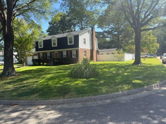 7 Bannister Ct in Poquoson, VA - Building Photo - Building Photo