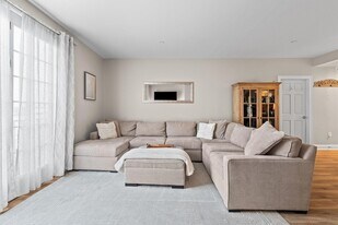 100 Shearwater Ct E in Jersey City, NJ - Building Photo