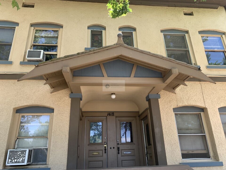 1418 I St in Modesto, CA - Building Photo