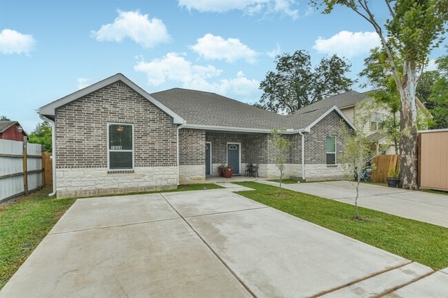 property at 7524 E Maxroy St