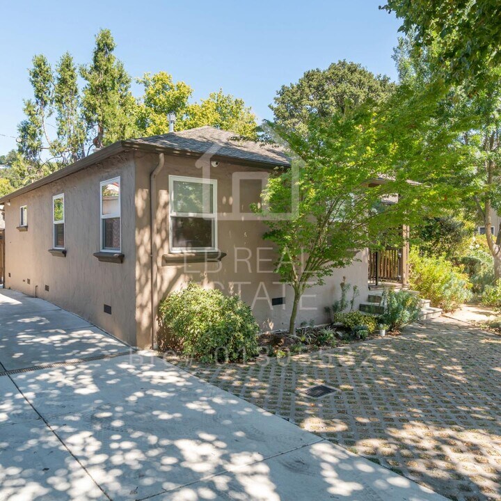 1382 Sir Francis Drake Blvd in San Anselmo, CA - Building Photo