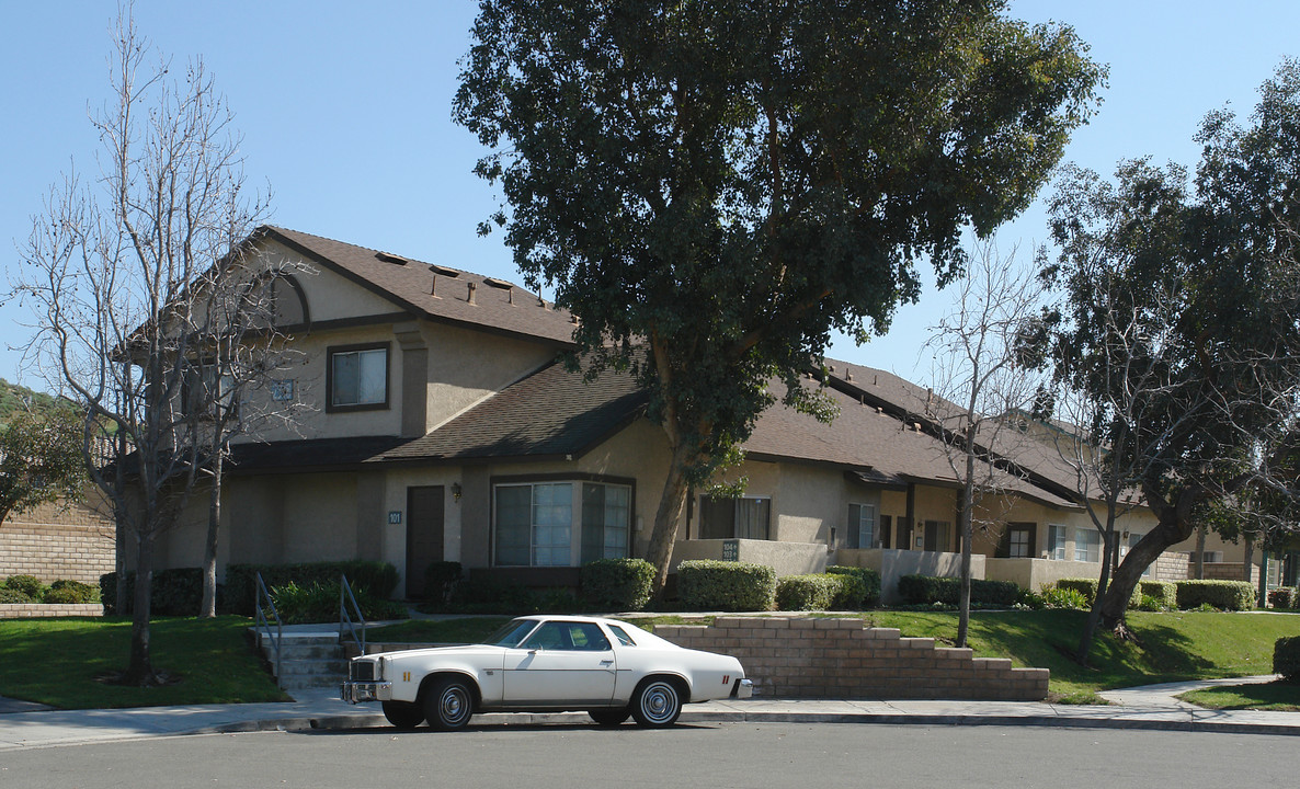 2398 Benidorm Cir in Corona, CA - Building Photo