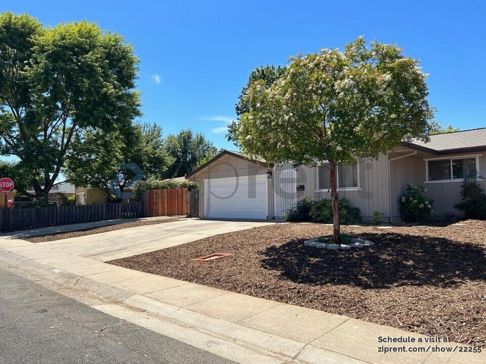 8428 Central Ave in Orangevale, CA - Building Photo