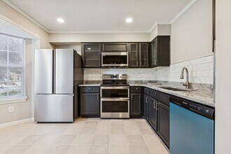 146 Corwin Cir in Hampton, VA - Building Photo - Building Photo