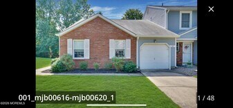 65 Oak Ln in Eatontown, NJ - Building Photo