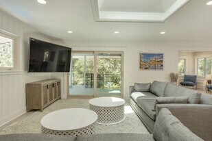 1 Laurel Ln in Hilton Head Island, SC - Building Photo