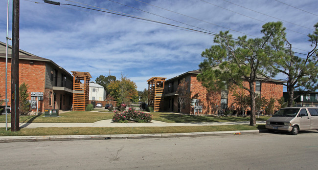 Charlotte Place in Denton, TX - Building Photo - Building Photo