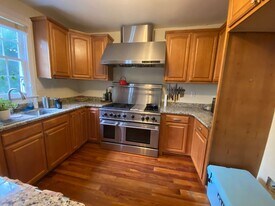 13 Elizabeth St, Unit 13 Elizabeth St A in Charleston, SC - Building Photo