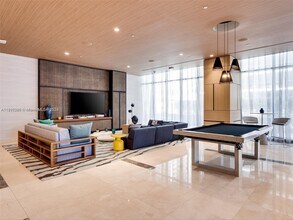 55 SW 9th St, Unit 2305 in Miami, FL - Building Photo - Building Photo