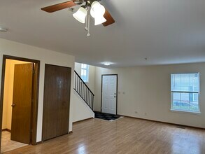 1279 Orleans Dr in Mundelein, IL - Building Photo - Building Photo