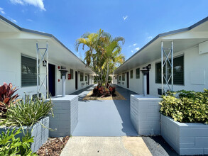 Biscayne Gardens in Miami, FL - Building Photo - Building Photo