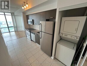 832-2832 Bay St. in Toronto, ON - Building Photo - Building Photo