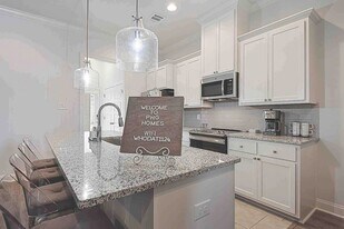 1427 Pelican Club Dr in Baton Rouge, LA - Building Photo