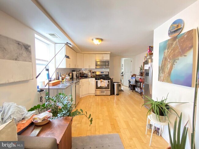 2031 E Susquehanna Ave in Philadelphia, PA - Building Photo - Building Photo