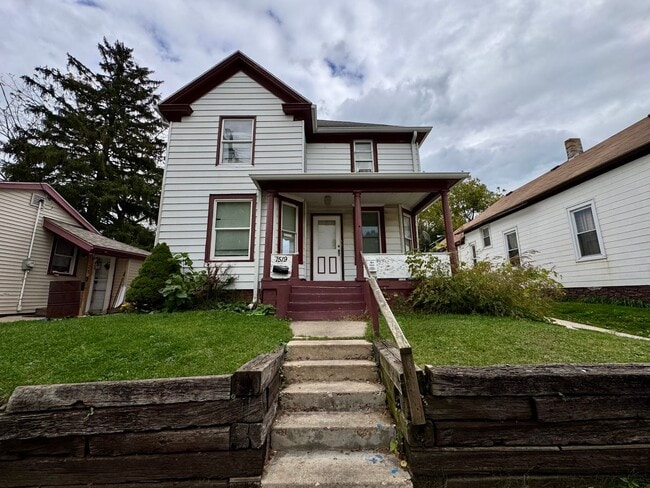 property at 1519 Superior St