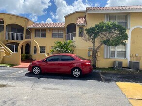 15635 SW 74th Cir Dr in Miami, FL - Building Photo - Building Photo