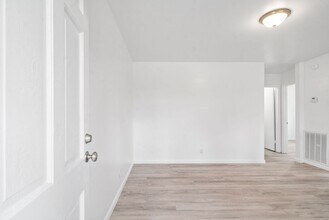 1953 Batts Ln in Clarksville, TN - Building Photo - Building Photo