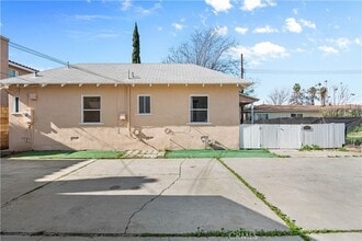 1445 S Rebecca St in Pomona, CA - Foto de edificio - Building Photo