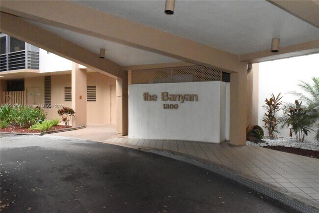 1300 St Charles Pl in Pembroke Pines, FL - Building Photo - Building Photo