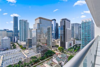 495 Brickell Ave, Unit # 402 in Miami, FL - Foto de edificio - Building Photo